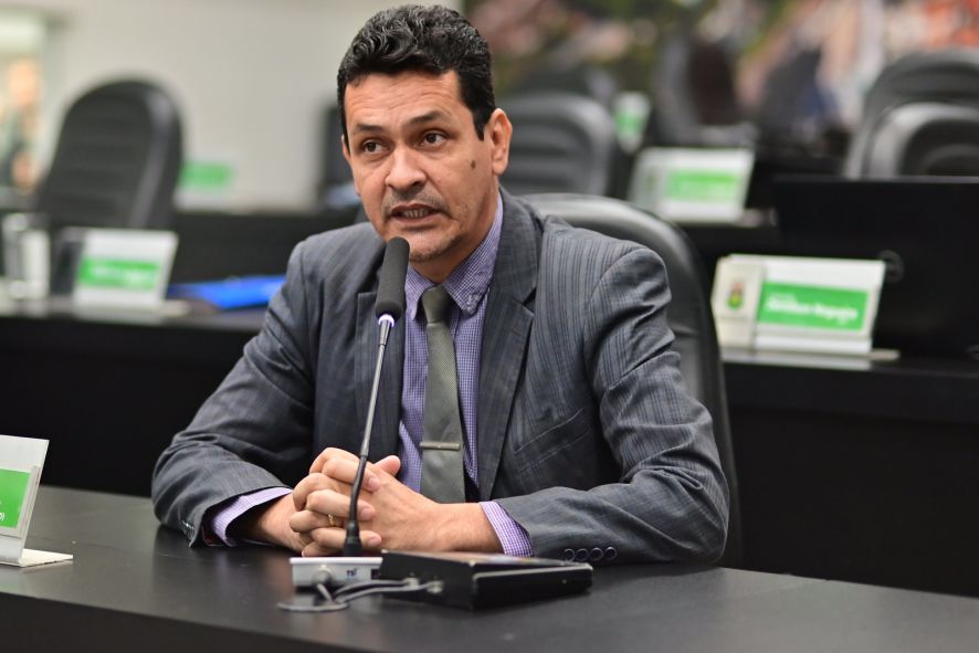 FIM DA LUA DE MEL: VEREADOR DA BASE DE ABÍLIO DETONA LIMPURB E A GESTÃO: "CUIABÁ ESTÁ SUJA E ESCURA"